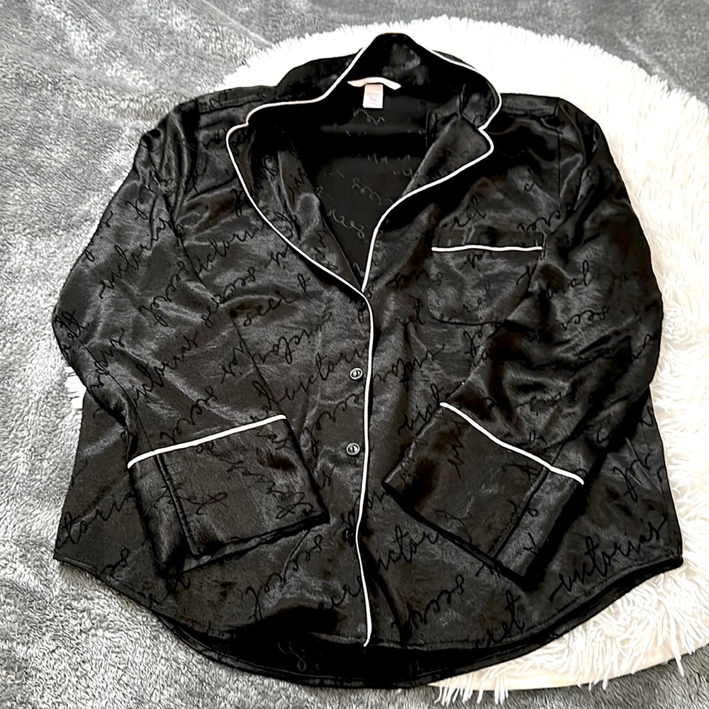 🎀never worn! silk victoria’s secret pajama top size: M🎀